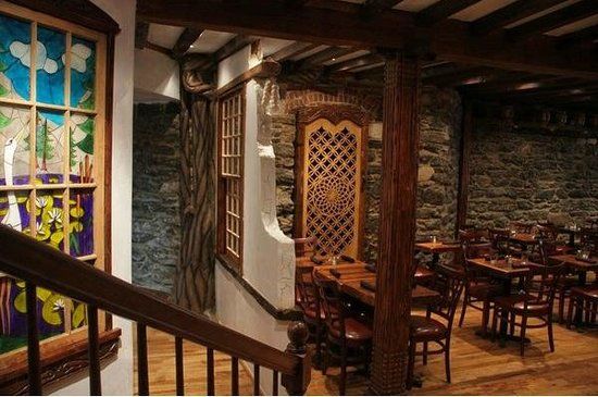 Lura Restaurant Lounge